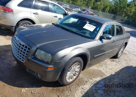 2010 Chrysler 300 Touring z USA, uszkodzony, nr VIN 2C3CA4CD8AH167689